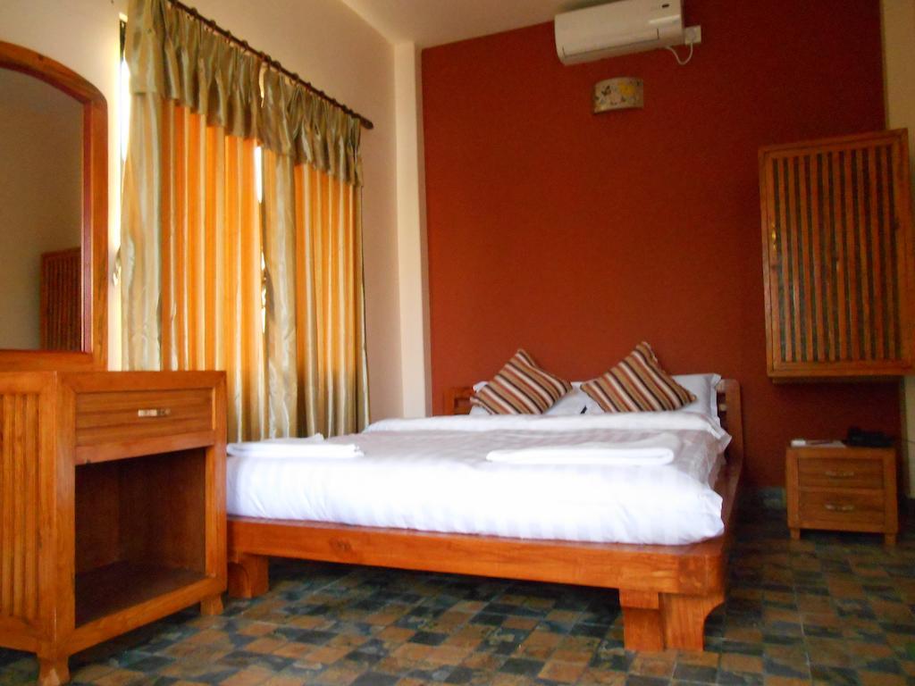 Hotel Jal Mahal Pokhara Extérieur photo