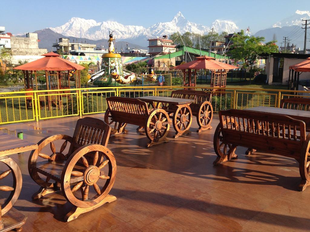 Hotel Jal Mahal Pokhara Extérieur photo